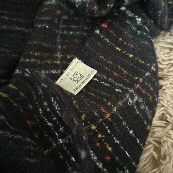 Pretty Persuasions Extra large wrap scarf - Picture 3 of 3